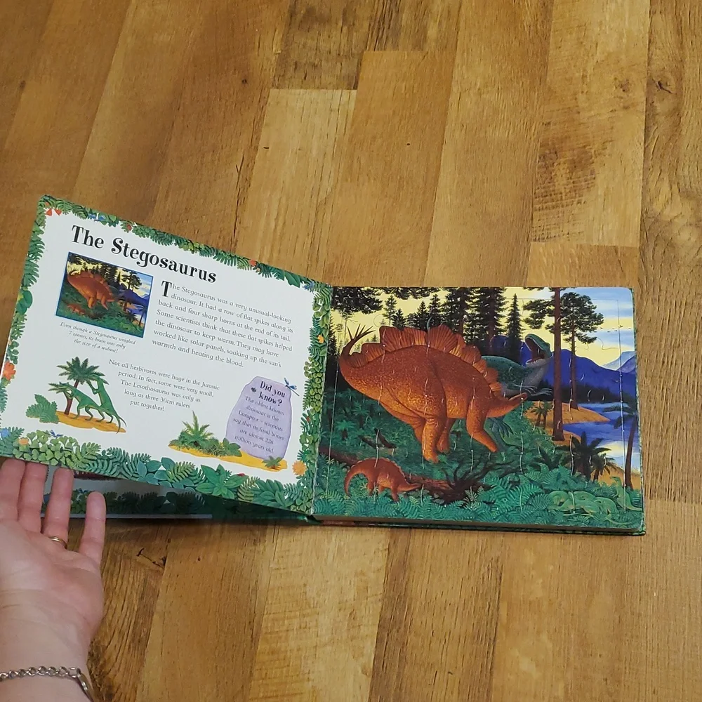 Jigsaw Dinosaurs‎ Puzzle Book